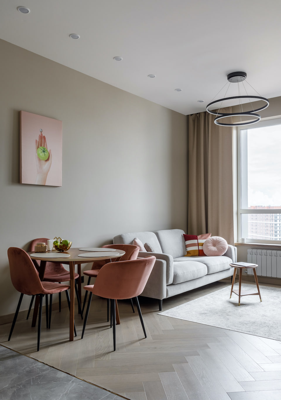 Compact Moscow living and dining room with dusty pink chairs and a pale sofa